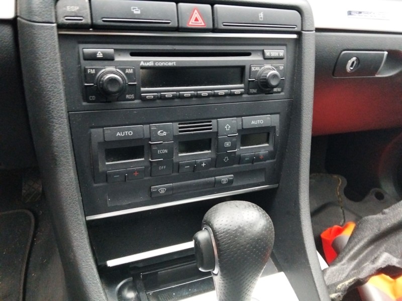 Recambio de sistema audio / radio cd para audi a4 b6 (8e2) 2.5 tdi quattro referencia OEM IAM 8E0035186J  