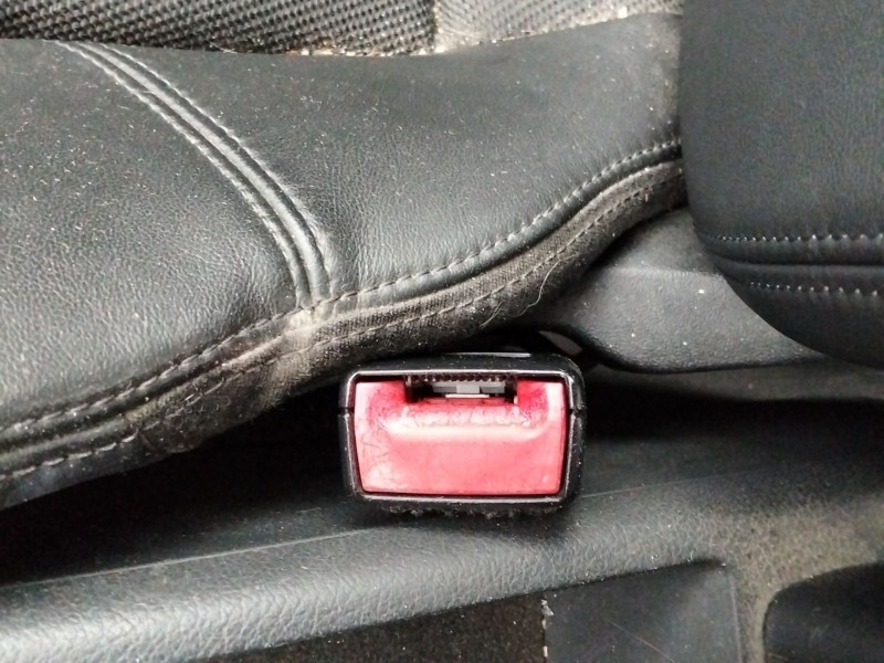 Recambio de enganche cinturon delantero derecho para audi a4 b6 (8e2) 2.5 tdi quattro referencia OEM IAM 8E0857755C  