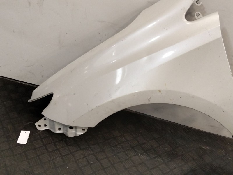 Recambio de aleta delantera izquierda para toyota auris (_e18_) 1.2 (nre185_) referencia OEM IAM   