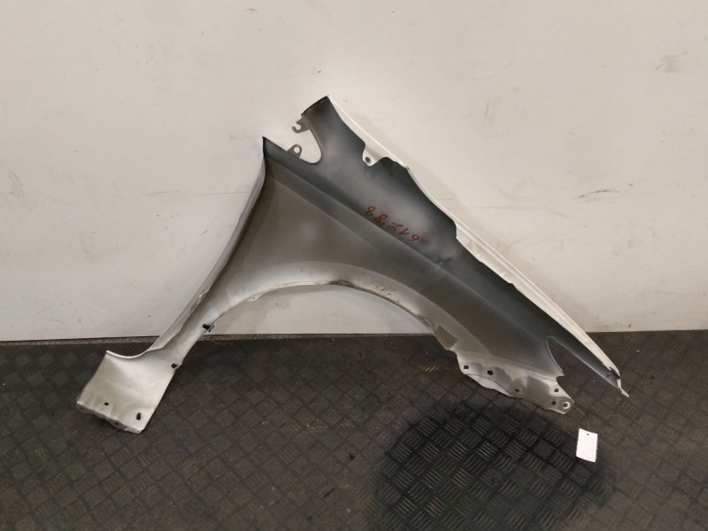 Recambio de aleta delantera izquierda para toyota auris (_e18_) 1.2 (nre185_) referencia OEM IAM   