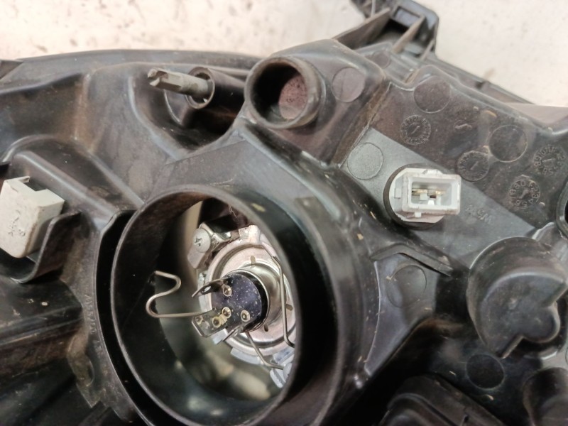 Recambio de faro derecho para peugeot 107 (pm_, pn_) 1.0 referencia OEM IAM 085501139  