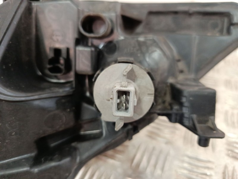 Recambio de faro derecho para peugeot 107 (pm_, pn_) 1.0 referencia OEM IAM 085501139  