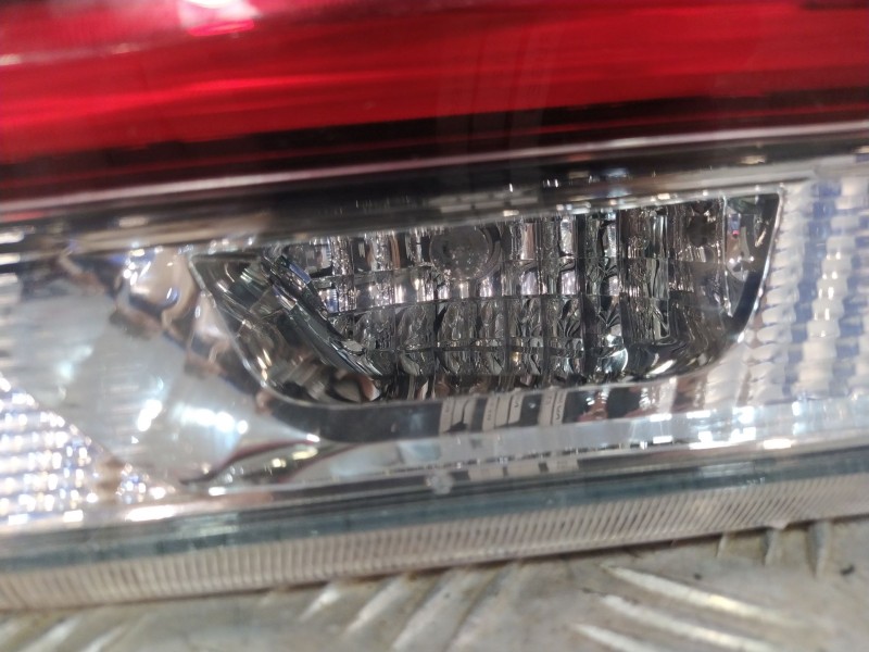 Recambio de piloto trasero derecho interior para toyota auris (_e18_) 1.2 (nre185_) referencia OEM IAM 8158102830  