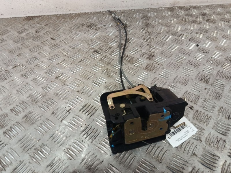 Recambio de cerradura puerta delantera derecha para ssangyong rodius i 2.7 xdi referencia OEM IAM   