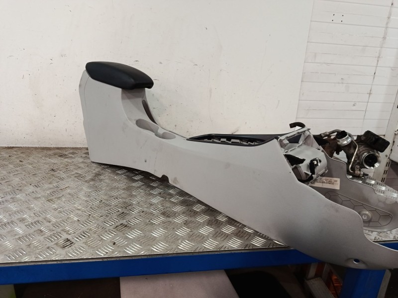 Recambio de consola central para hyundai i20 iii (bc3, bi3) 1.0 t-gdi referencia OEM IAM 84611Q0100NNB  