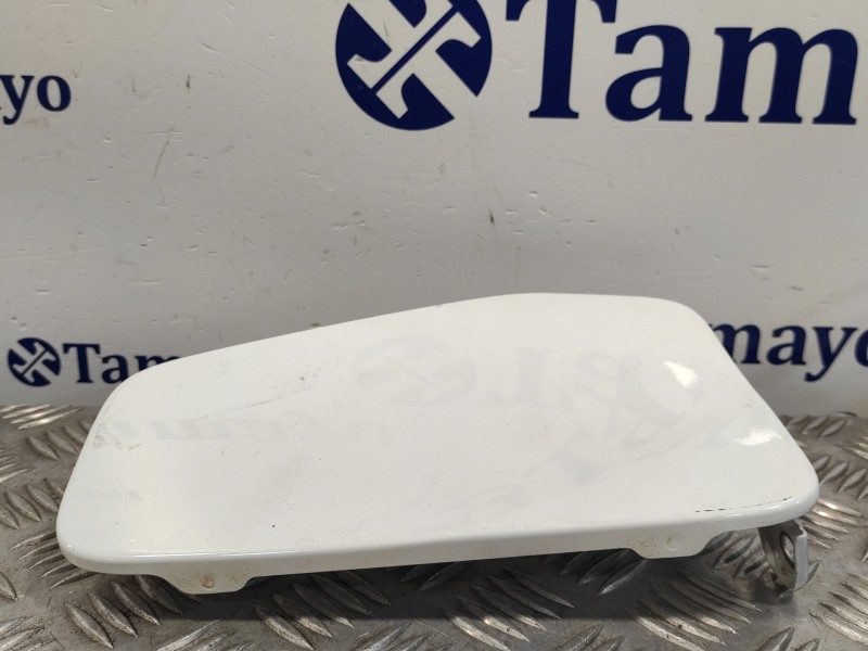 Recambio de tapa exterior combustible para isuzu d-max 1.9 turbodiesel referencia OEM IAM   