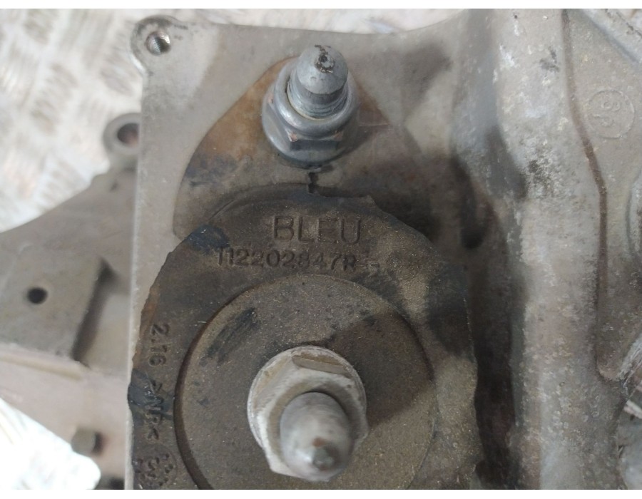 Recambio de soporte motor para renault clio iv (bh_) 1.5 dci 90 referencia OEM IAM 112228880R  