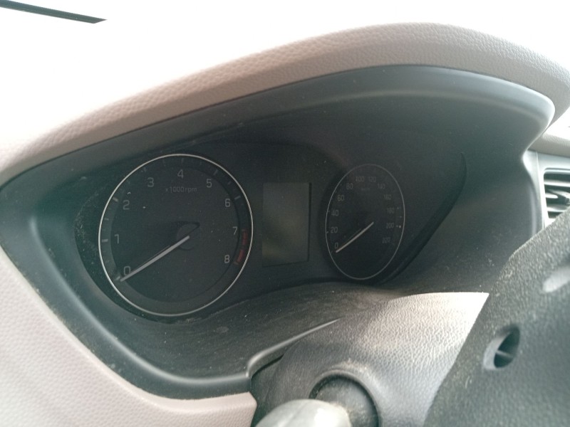 Recambio de cuadro instrumentos para hyundai i20 referencia OEM IAM 94033C8200  