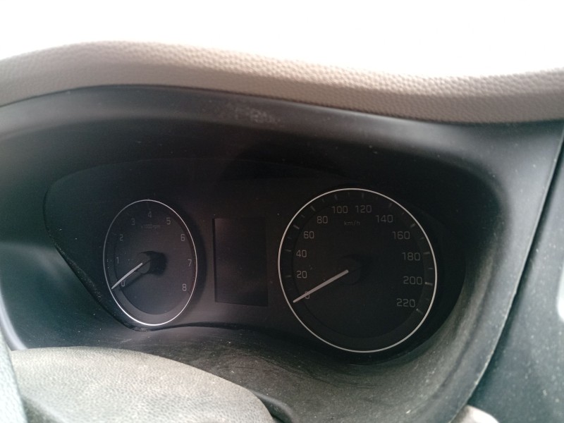 Recambio de cuadro instrumentos para hyundai i20 referencia OEM IAM 94033C8200  