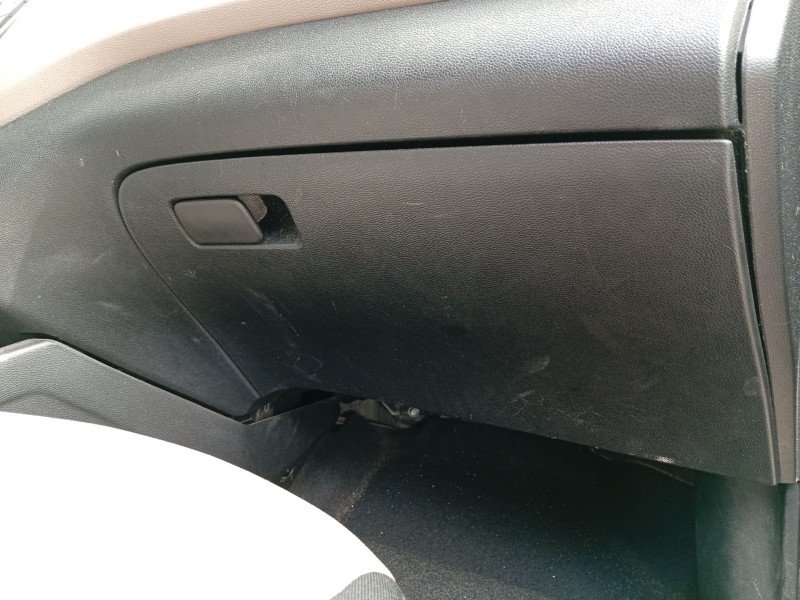 Recambio de guantera para hyundai i20 referencia OEM IAM 84510C8000  