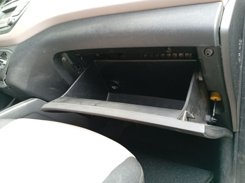 Recambio de guantera para hyundai i20 referencia OEM IAM 84510C8000  