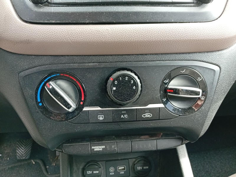 Recambio de mando climatizador para hyundai i20 referencia OEM IAM 97250Q0010TT6  