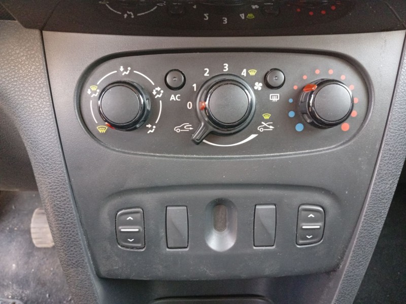Recambio de mando climatizador para dacia sandero ii (b8_) 1.5 dci referencia OEM IAM 5P3741700  