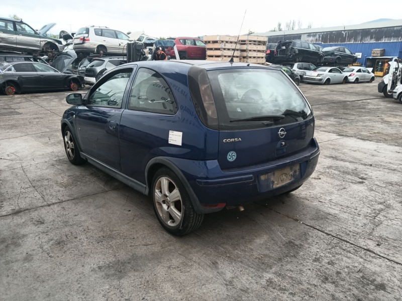 opel corsa c (x01) del año 2004
