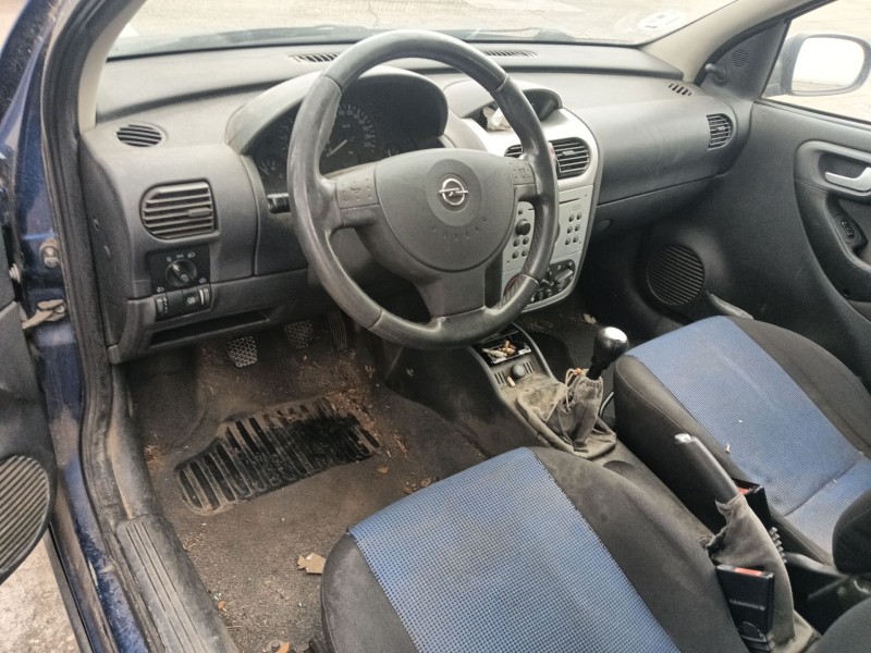 opel corsa c (x01) del año 2004