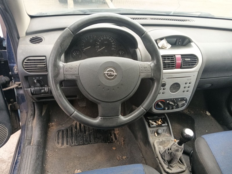 opel corsa c (x01) del año 2004