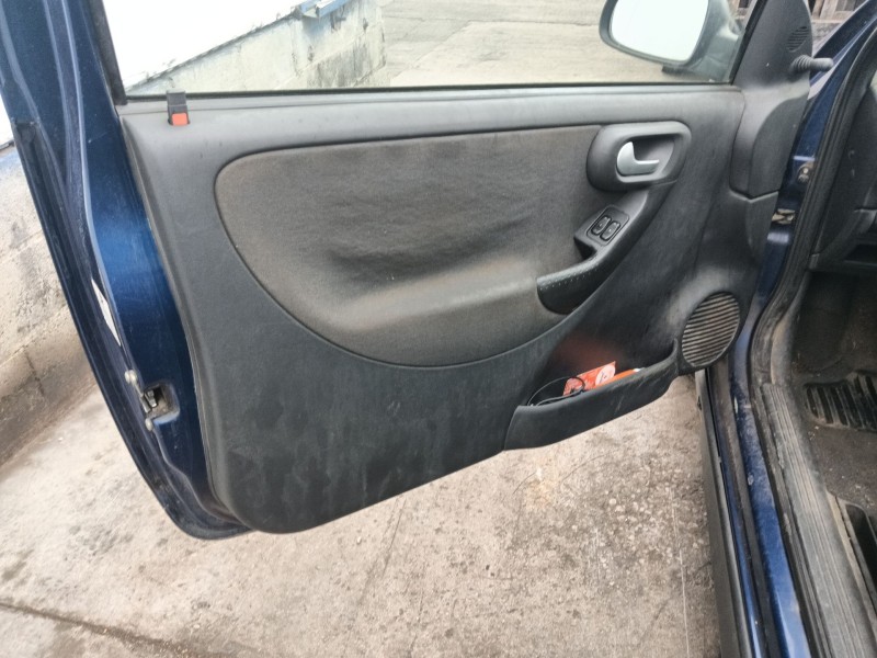 opel corsa c (x01) del año 2004