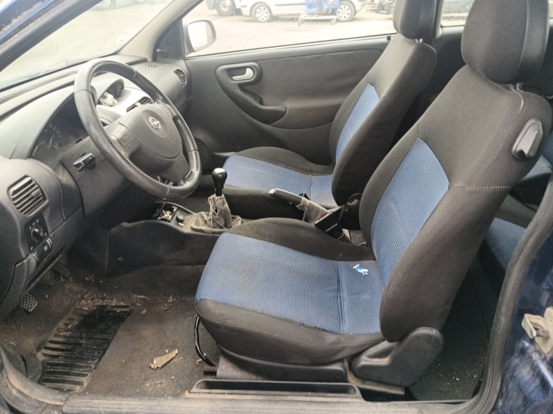 opel corsa c (x01) del año 2004