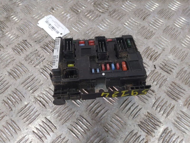 Recambio de caja reles / fusibles para citroën xsara picasso referencia OEM IAM 9650618480  