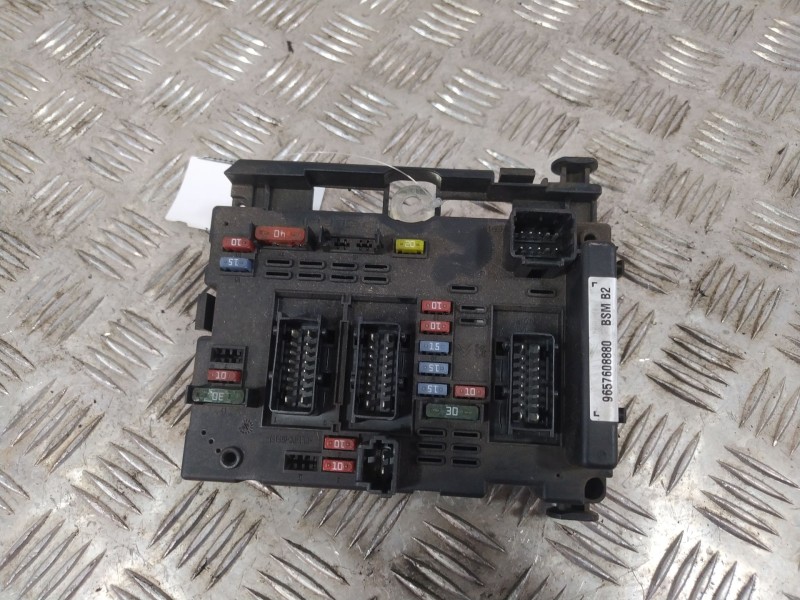 Recambio de caja reles / fusibles para peugeot 307 (3a/c) 1.4 16v referencia OEM IAM 9657608880  