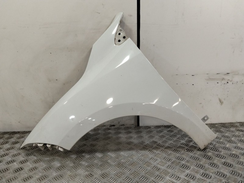 Recambio de aleta delantera izquierda para renault megane iii berlina 5 p referencia OEM IAM 631011470R  