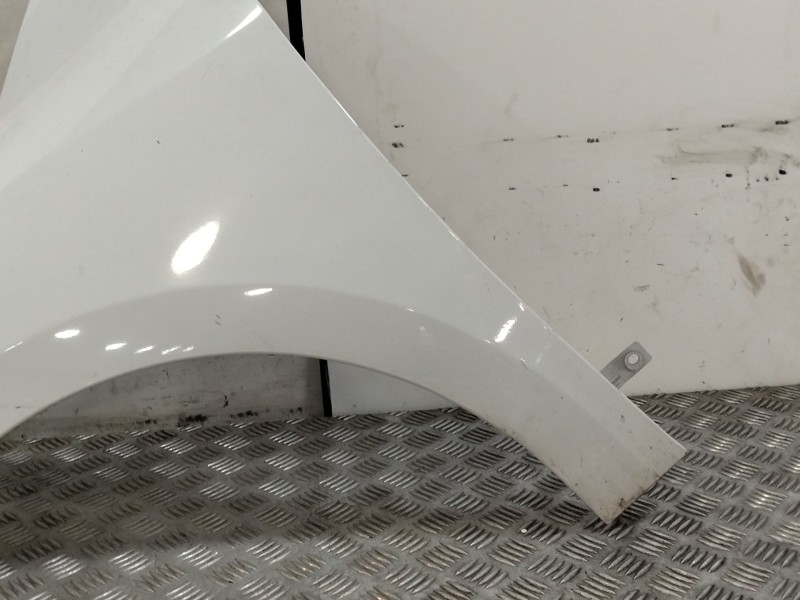 Recambio de aleta delantera izquierda para renault megane iii berlina 5 p referencia OEM IAM 631011470R  