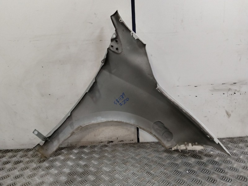 Recambio de aleta delantera izquierda para renault megane iii berlina 5 p referencia OEM IAM 631011470R  