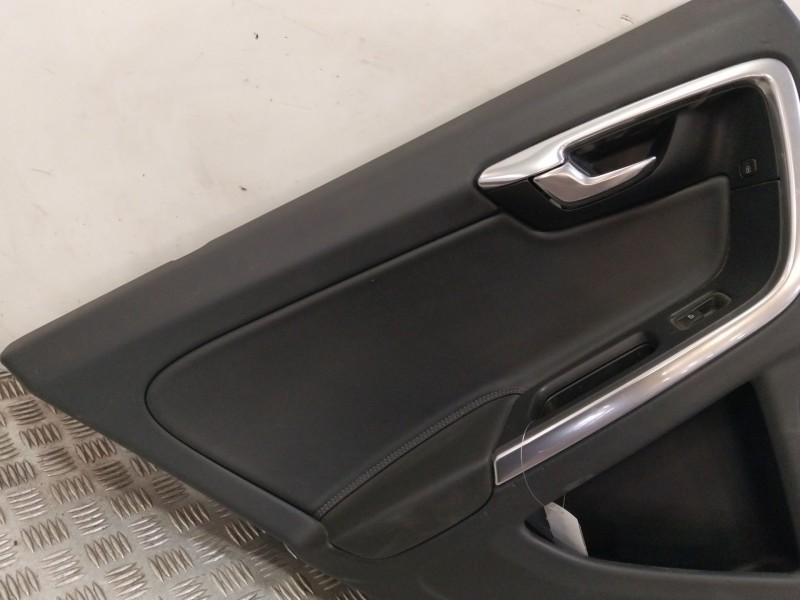 Recambio de guarnecido puerta trasera izquierda para volvo v60 i cross country (157) d4 referencia OEM IAM 8686854  