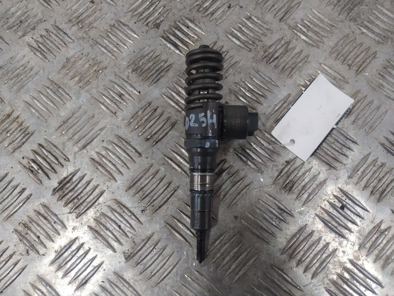 Recambio de inyector para volkswagen golf v (1k1) 2.0 tdi referencia OEM IAM 03G130073BX  