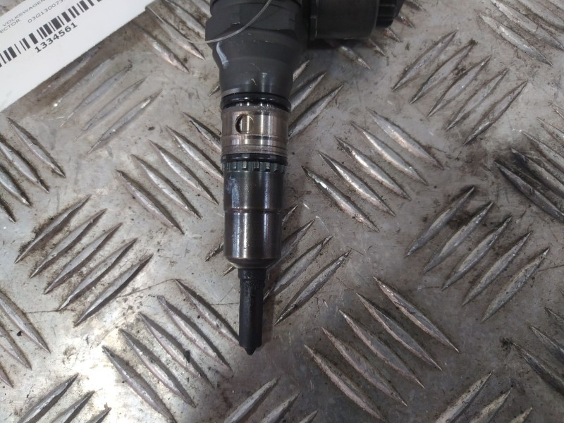 Recambio de inyector para volkswagen golf v (1k1) 2.0 tdi referencia OEM IAM 03G130073BX  