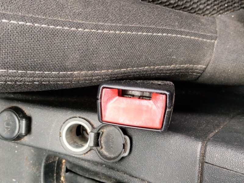 Recambio de enganche cinturon delantero derecho para citroën ds3 (sa_) 1.6 hdi 90 referencia OEM IAM 8975TP  