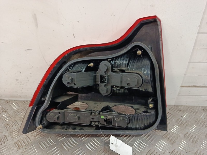 Recambio de piloto trasero derecho para volvo s60 i (384) d5 referencia OEM IAM 8664080  
