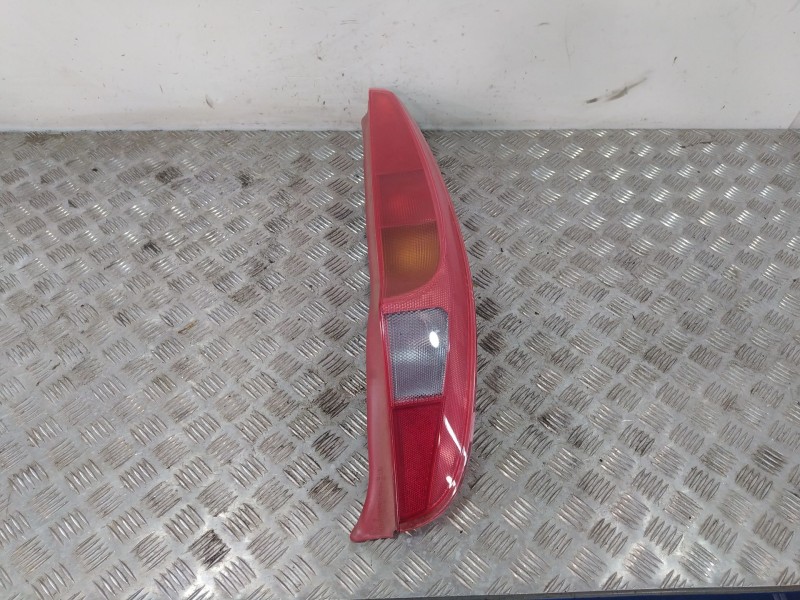 Recambio de piloto trasero derecho para fiat punto (188_) 1.9 jtd referencia OEM IAM 46817803  