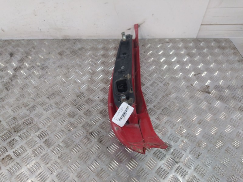 Recambio de piloto trasero derecho para fiat punto (188_) 1.9 jtd referencia OEM IAM 46817803  
