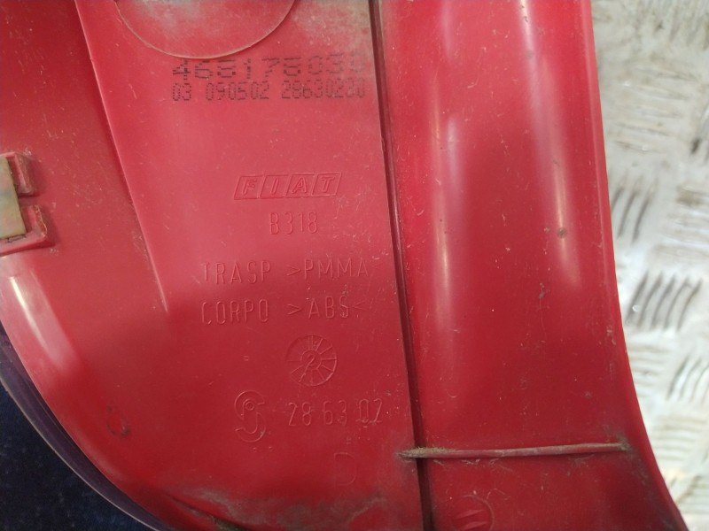 Recambio de piloto trasero derecho para fiat punto (188_) 1.9 jtd referencia OEM IAM 46817803  
