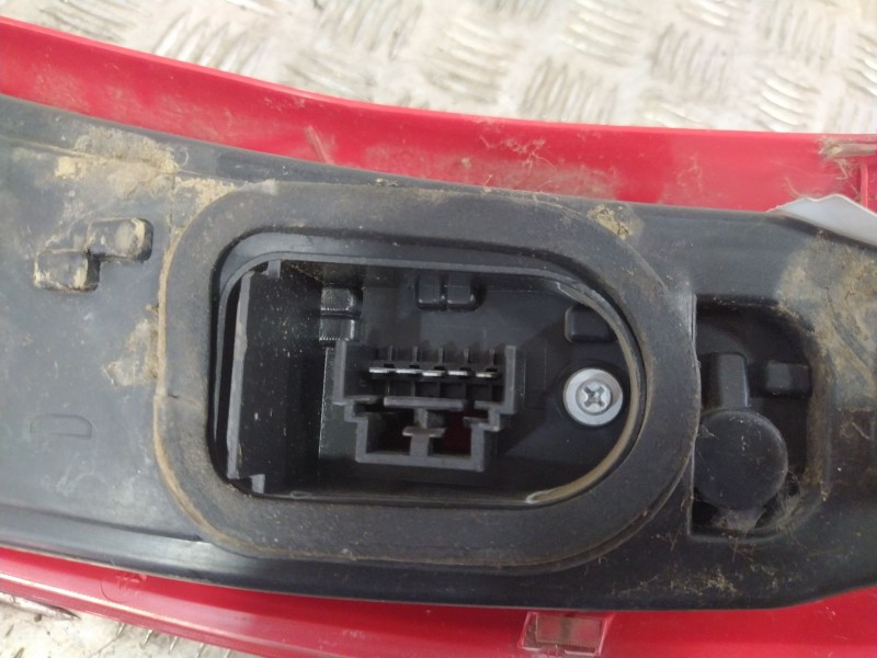 Recambio de piloto trasero derecho para fiat punto (188_) 1.9 jtd referencia OEM IAM 46817803  