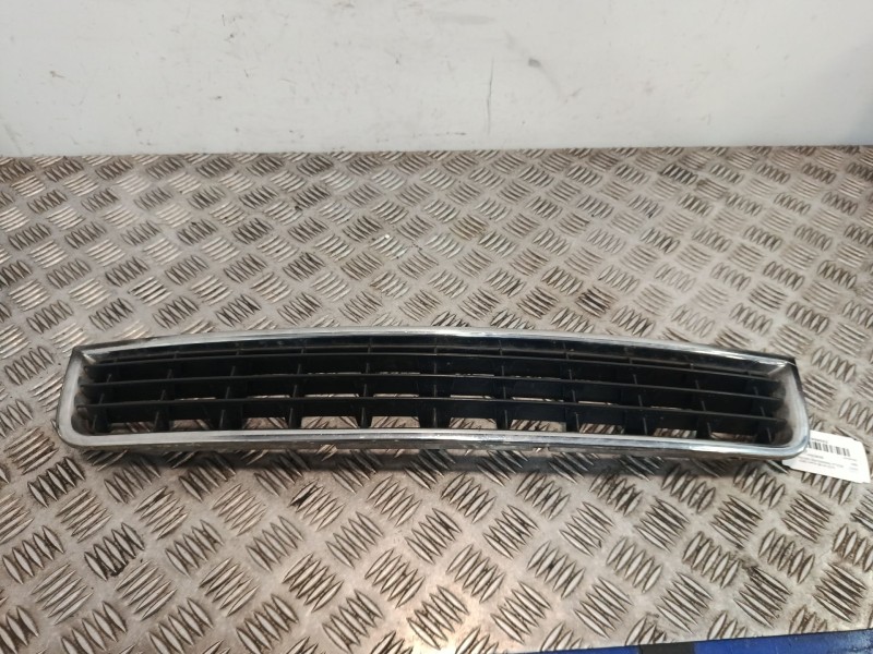 Recambio de rejilla paragolpes central para audi a4 b6 avant (8e5) 1.9 tdi referencia OEM IAM 8E0807647  