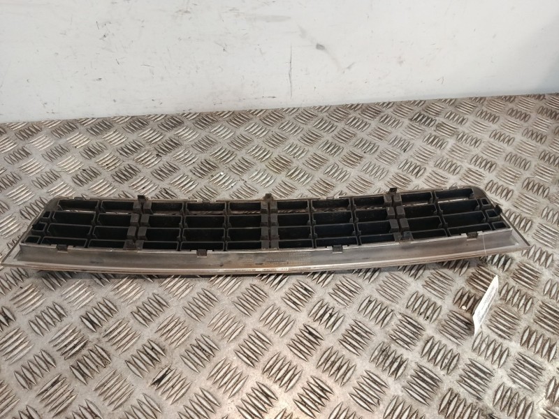 Recambio de rejilla paragolpes central para audi a4 b6 avant (8e5) 1.9 tdi referencia OEM IAM 8E0807647  