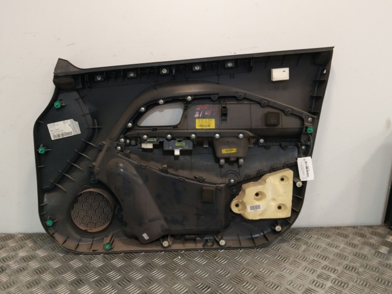 Recambio de guarnecido puerta delantera izquierda para kia rio iii (ub) 1.25 cvvt referencia OEM IAM 823301W010  