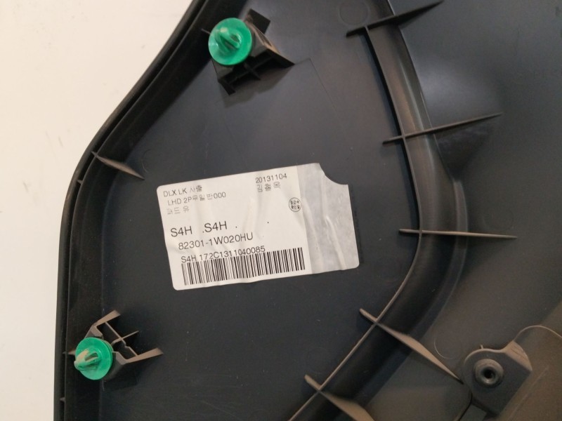 Recambio de guarnecido puerta delantera izquierda para kia rio iii (ub) 1.25 cvvt referencia OEM IAM 823301W010  