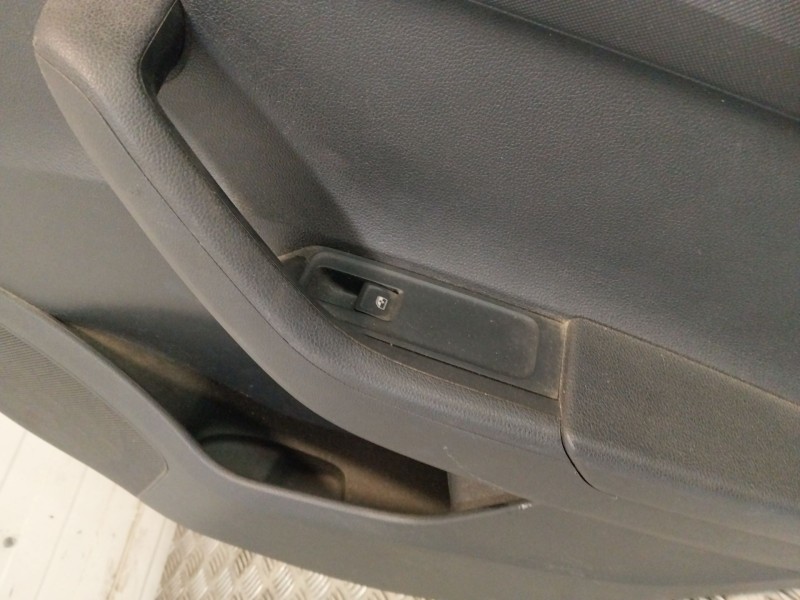 Recambio de guarnecido puerta trasera derecha para skoda fabia iii (nj3) 1.0 referencia OEM IAM 6V6867024F  