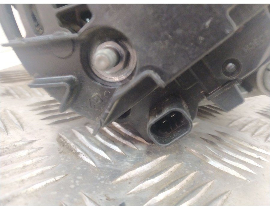 Recambio de alternador para opel zafira / zafira family b (a05) 1.9 cdti (m75) referencia OEM IAM 0124425058  