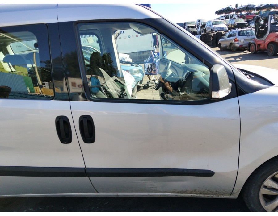 Recambio de puerta delantera derecha para opel combo furgón/monospace (x12) 1.3 cdti (b05) referencia OEM IAM 95530929  