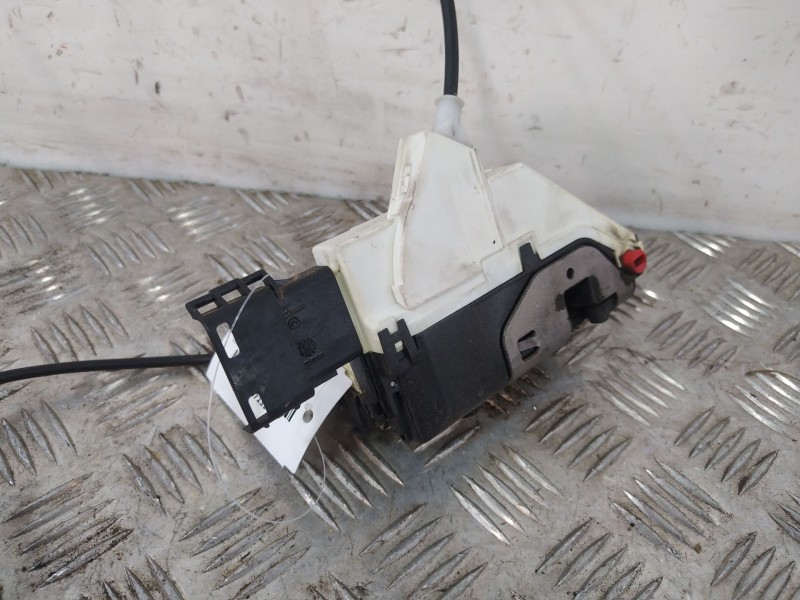 Recambio de cerradura puerta trasera derecha para peugeot 308 sw referencia OEM IAM 9800617280  