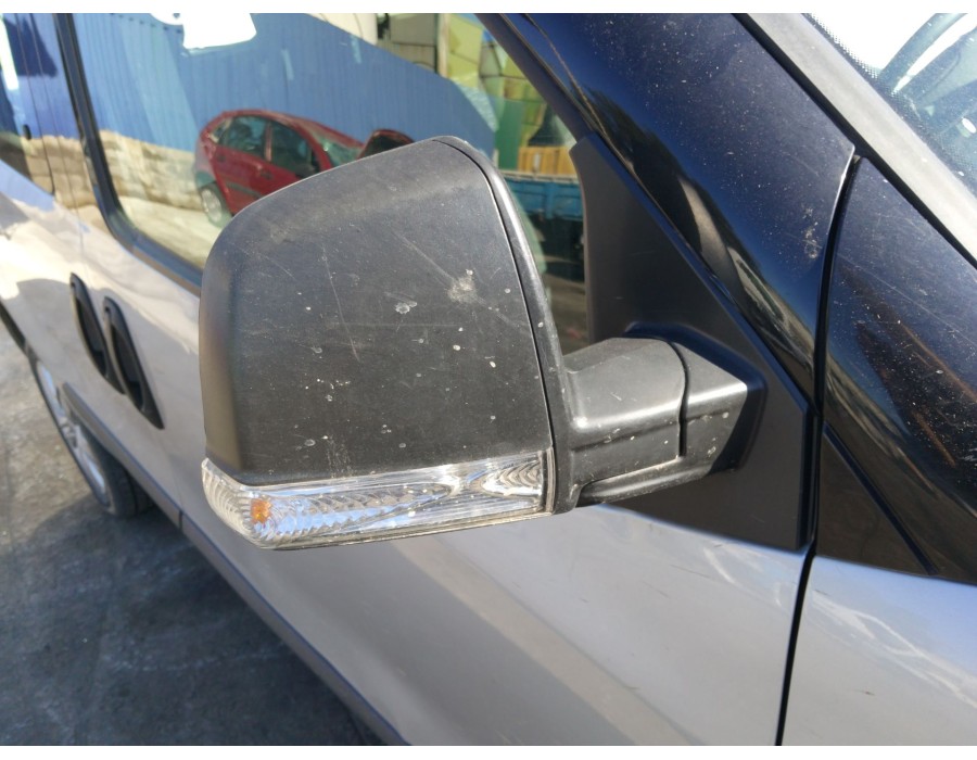 Recambio de retrovisor derecho para opel combo furgón/monospace (x12) 1.3 cdti (b05) referencia OEM IAM 95526064  
