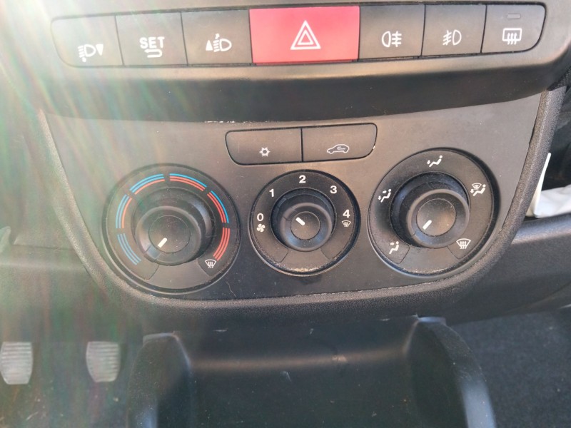 Recambio de mando climatizador para opel combo furgón/monospace (x12) 1.3 cdti (b05) referencia OEM IAM 735498657  