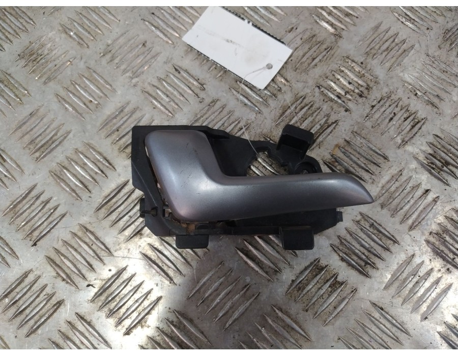 Recambio de maneta interior delantera izquierda para kia rio iii (ub) 1.25 cvvt referencia OEM IAM 826101W010  