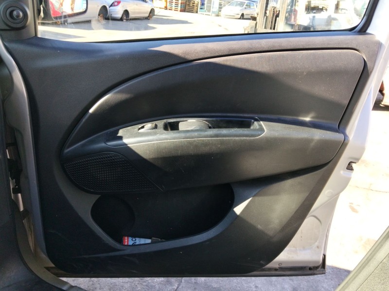Recambio de guarnecido puerta delantera derecha para opel combo furgón/monospace (x12) 1.3 cdti (b05) referencia OEM IAM   