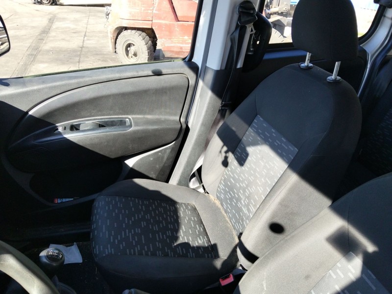 Recambio de asiento delantero derecho para opel combo furgón/monospace (x12) 1.3 cdti (b05) referencia OEM IAM 95511957  