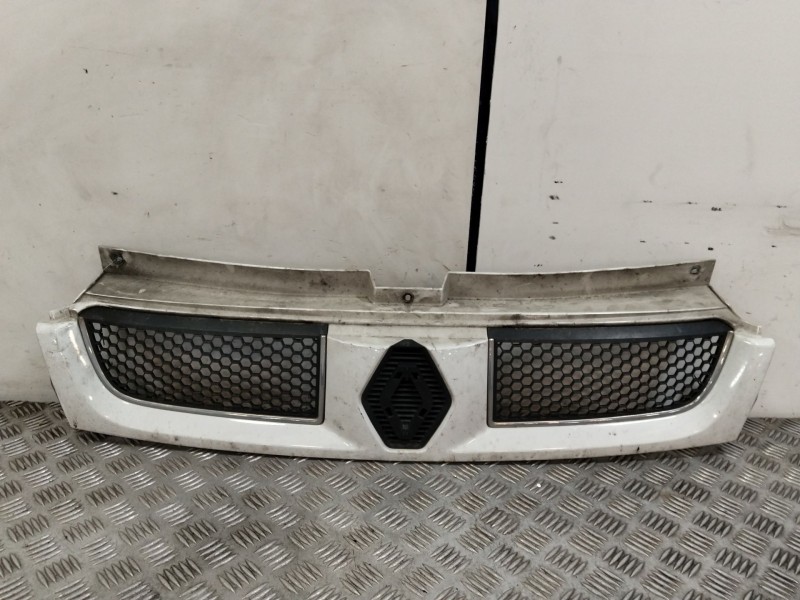 Recambio de rejilla delantera para renault trafic ii autobús (jl) 2.5 dci 135 (jl0d) referencia OEM IAM 8200204450  